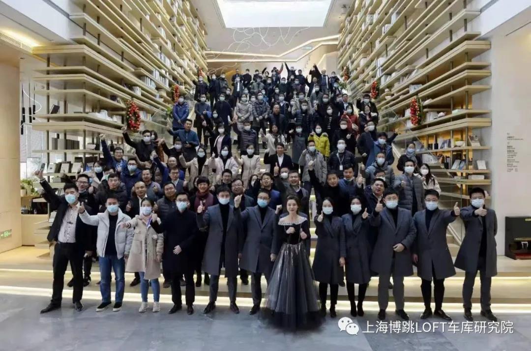 菏泽全国一百多人在华侨城汉口道6号参观研讨LOFT专利车库技术！